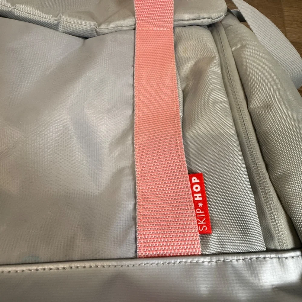 Skip Hop Fit All-Access Diaper Bag, Platinum, Messenger/Tote Bag, Versatile